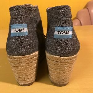 Toms blue jean wedge